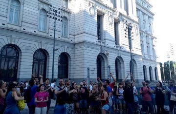 Fin de año con despidos masivos en TDA, Ambiente y Defensa