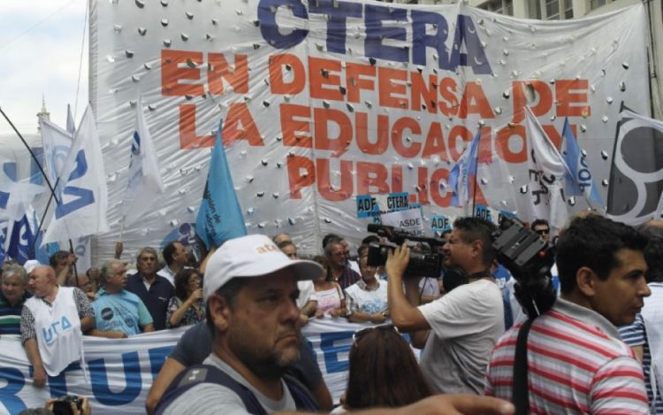 Paro nacional docente contra las reformas Laboral y Previsional